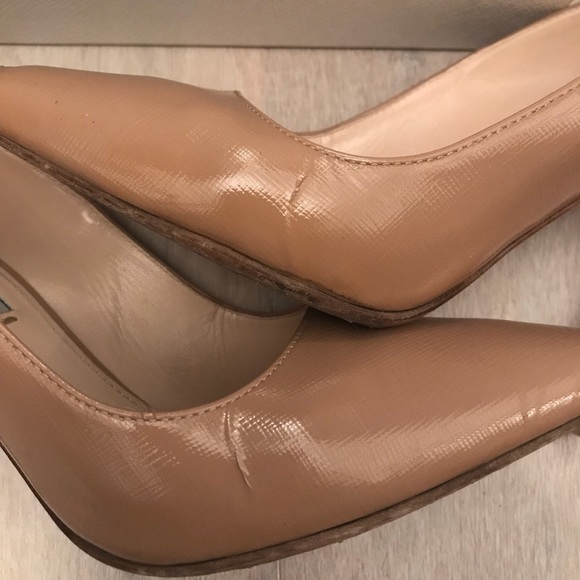 👠Prada Nude/Tan Patent Leather 38 Heel Closed Toe - Picture 5 of 8